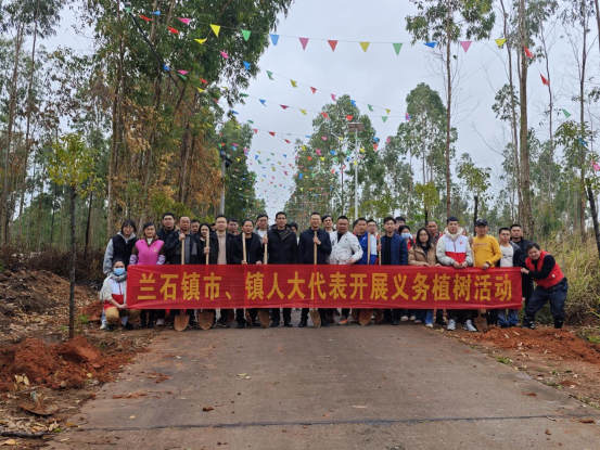 （新闻稿）兰石镇人大：人大代表齐行动 义务植树添新绿126.png