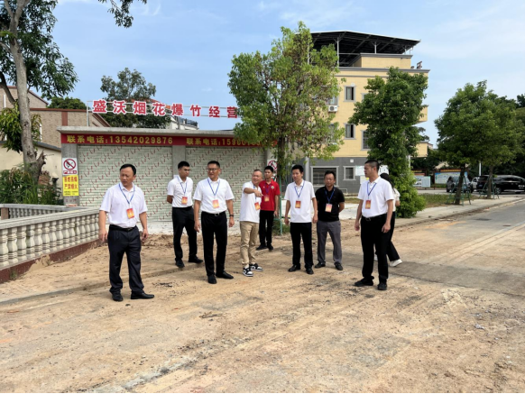 1752831635672080.png 2025.7.15黄勇同志进王村港镇人大代表中心联络站开展接待群众活动385.png