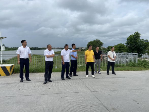 人大代表合力抗击台风 勇做群众“守护者”308.png