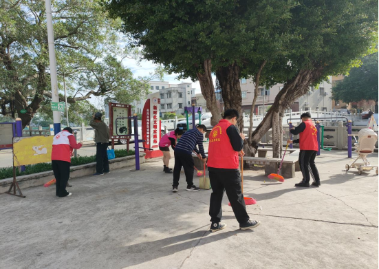 【镇街人大】梅菉街道人大：聚焦人居环境提升 人大代表开展大扫除行动136.png